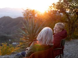 Estudio detecta que personas mayores en Chile tienen solo un amigo cercano Estudio detecta que personas mayores en Chile tienen solo un amigo cercano