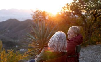Estudio detecta que personas mayores en Chile tienen solo un amigo cercano Estudio detecta que personas mayores en Chile tienen solo un amigo cercano