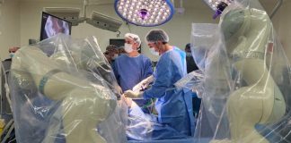 Realizan en Chile la primera cirugía autónoma guiada por inteligencia artificial con la plataforma robótica MARS