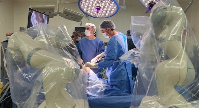 Realizan en Chile la primera cirugía autónoma guiada por inteligencia artificial con la plataforma robótica MARS Realizan en Chile la primera cirugía autónoma guiada por inteligencia artificial con la plataforma robótica MARS