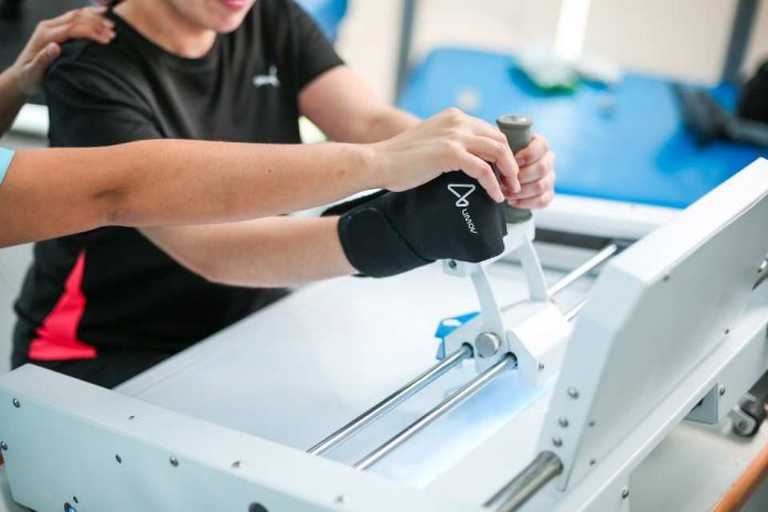 Rehabilitación motriz para el presente y futuro invento chileno valida tecnología que multiplica la capacidad de los centros de salud Rehabilitación motriz para el presente y futuro: invento chileno valida tecnología que multiplica la capacidad de los centros de salud