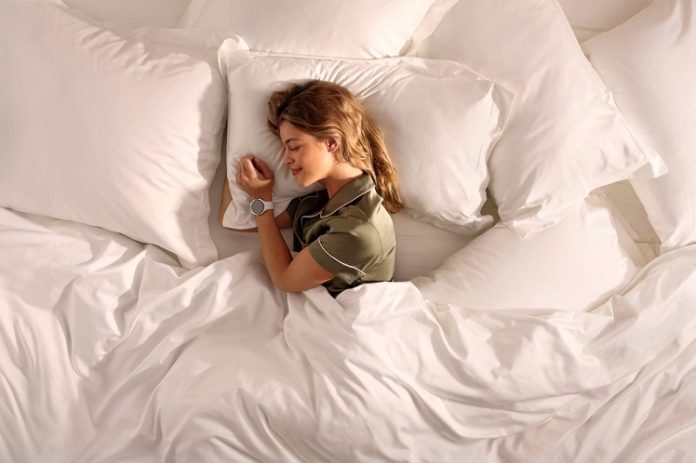 ¿Duermes toda la noche y sigues cansado? La causa podrían ser los micro-despertares