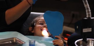 ¿Un cepillo sin cerdas? Inédita campaña de Fundación Sonrisas busca concientizar sobre las brechas de acceso a salud bucal en Chile