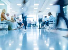 Chile invierte más en salud, pero usuarios evalúan peor su experiencia de atención  Chile invierte más en salud, pero usuarios evalúan peor su experiencia de atención