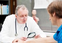 Derribando mitos en el Día Mundial de la Psoriasis: enfermedad a la piel no contagiosa y con factores de riesgo genéticos y emocionales