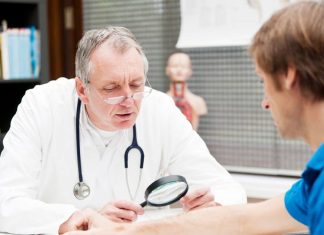 Derribando mitos en el Día Mundial de la Psoriasis: enfermedad a la piel no contagiosa y con factores de riesgo genéticos y emocionales