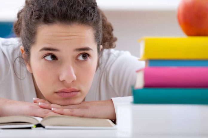 Diagnósticos tardíos de autismo en Chile evidencian brecha crítica en capacitación profesional Diagnósticos tardíos de autismo en Chile evidencian brecha crítica en capacitación profesional