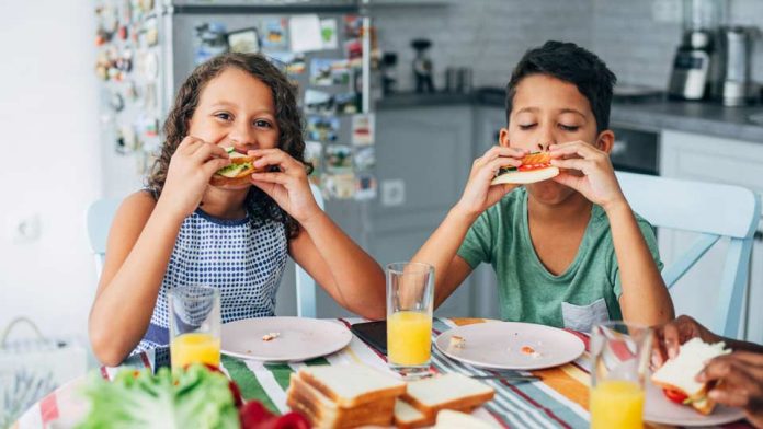 Especialista entrega claves para una alimentación a base de proteínas que favorezca el crecimiento y desarrollo infantil Especialista entrega claves para una alimentación a base de proteínas que favorezca el crecimiento y desarrollo infantil