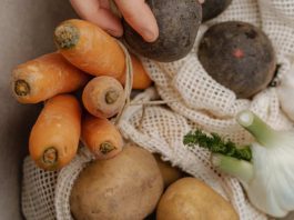 Estás botando plata: nutricionista revela qué partes de los alimentos nunca deberías tirar