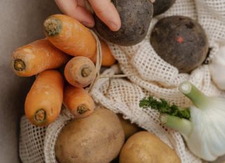 Estás botando plata: nutricionista revela qué partes de los alimentos nunca deberías tirar