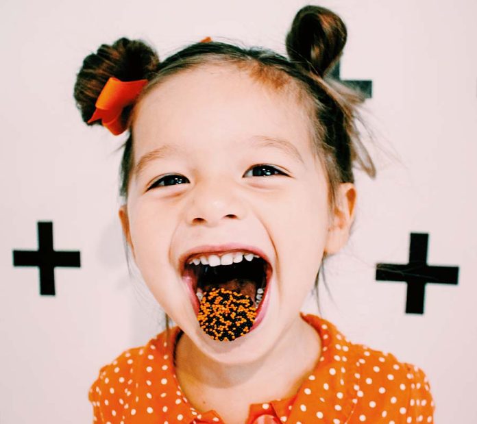 Odontopediatra aconseja moderar el consumo de dulces en Halloween y evitar los de textura pegajosa Odontopediatra aconseja moderar el consumo de dulces en Halloween y evitar los de textura pegajosa