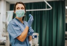 Impulsan programa que permite a enfermeros chilenos trabajar en Alemania con apoyo económico y aprendizaje gratuito del idioma Impulsan programa que permite a enfermeros chilenos trabajar en Alemania con apoyo económico y aprendizaje gratuito del idioma