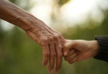 Chile envejece rápido: expertos llaman a poner la vejez en el centro de la agenda presidencial ante el aumento de la dependencia y la sobrecarga familiar Chile envejece rápido: expertos llaman a poner la vejez en el centro de la agenda presidencial ante el aumento de la dependencia y la sobrecarga familiar