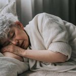 Cómo los expertos de Mayo Clinic utilizan la IA para detectar mejor la apnea del sueño, especialmente en mujeres