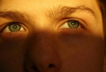 Especialista en oncología ocular advierte alza de cánceres oculares y refuerza llamado a proteger los ojos del sol Especialista en oncología ocular advierte alza de cánceres oculares y refuerza llamado a proteger los ojos del sol