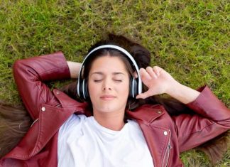 Estudio advierte que Generación Z tiene mayor riesgo de pérdida auditiva en el mundo