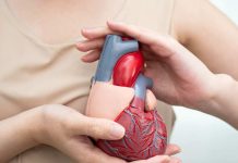 Fatiga, dolor abdominal o ahogo: las señales invisibles del infarto en mujeres