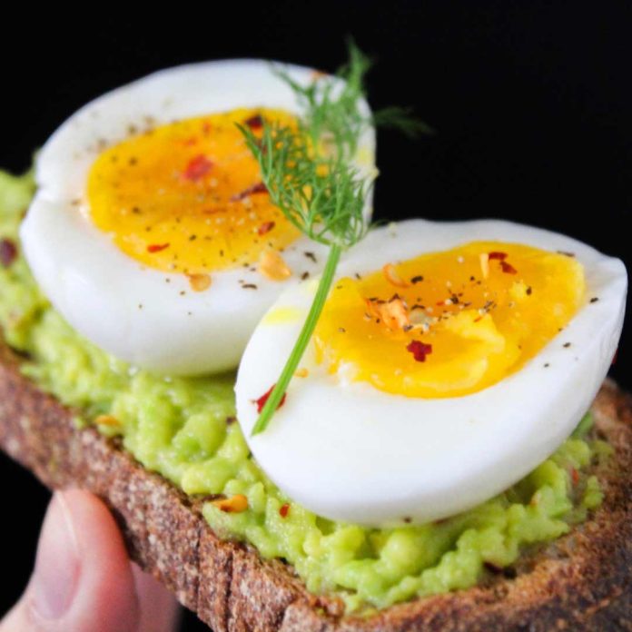 Huevos bajan más de 20% y se convierten en la proteína más accesible