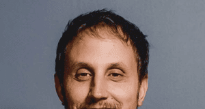 Infectólogo UDD descarta la necesidad de volver a vacunarse por (1)