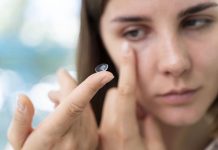 Johnson & Johnson lanza lentes de contacto capaces de filtrar hasta el 60% de la luz azul-violeta emitida por dispositivos digitales Johnson & Johnson lanza lentes de contacto capaces de filtrar hasta el 60% de la luz azul-violeta emitida por dispositivos digitales
