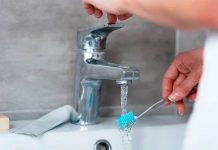 ¿Mojas el cepillo antes de lavarte los dientes?: Más del 40% de los chilenos dice tener una salud bucal regular ¿Mojas el cepillo antes de lavarte los dientes?: Más del 40% de los chilenos dice tener una salud bucal regular