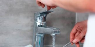 ¿Mojas el cepillo antes de lavarte los dientes?: Más del 40% de los chilenos dice tener una salud bucal regular ¿Mojas el cepillo antes de lavarte los dientes?: Más del 40% de los chilenos dice tener una salud bucal regular