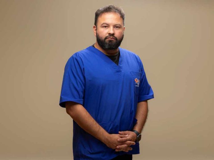 Nicolás Escobar, Director de Carrera de Medicina Veterinaria de UDLA Sede Viña del Mar Nicolás Escobar, Director de Carrera de Medicina Veterinaria de UDLA Sede Viña del Mar