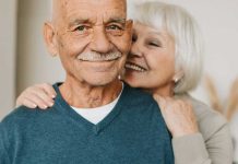 Personas mayores deben bañarse dos veces por semanas