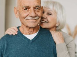 Personas mayores deben bañarse dos veces por semanas Personas mayores deben bañarse dos veces por semanas