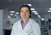 5 señales de que necesitas una limpieza bucal urgente Dr. Ramón Schlieper Cacciuttolo,, Director de Odontología de la Universidad Andrés Bello UNAB