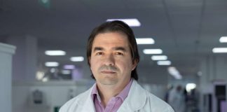 Dr. Ramón Schlieper Cacciuttolo,, Director de Odontología de la Universidad Andrés Bello UNAB