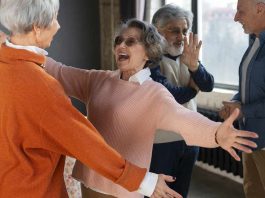 Tienen 60, cuidan a tres generaciones y aún así emprenden: la fuerza que Chile subestima Tienen 60, cuidan a tres generaciones y aún así emprenden: la fuerza que Chile subestima