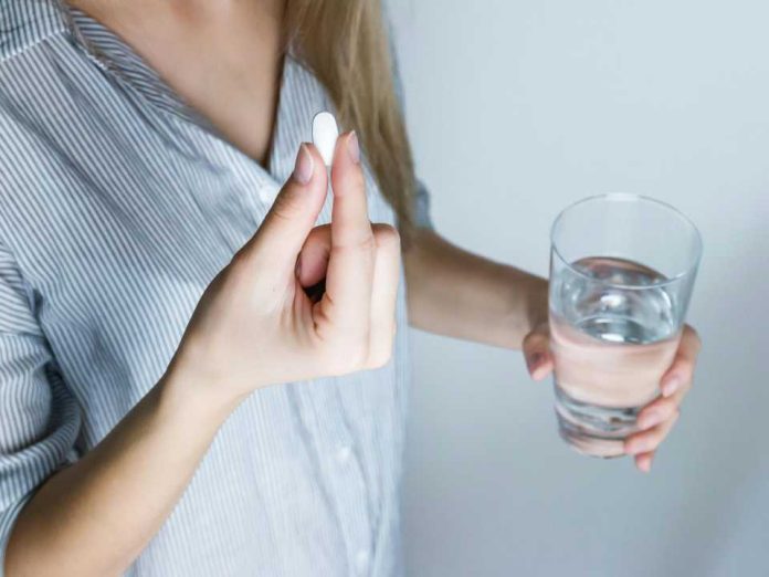 Cuando el remedio se vuelve riesgo el mal uso de antibióticos y sus consecuencias Cuando el remedio se vuelve riesgo: el mal uso de antibióticos y sus consecuencias