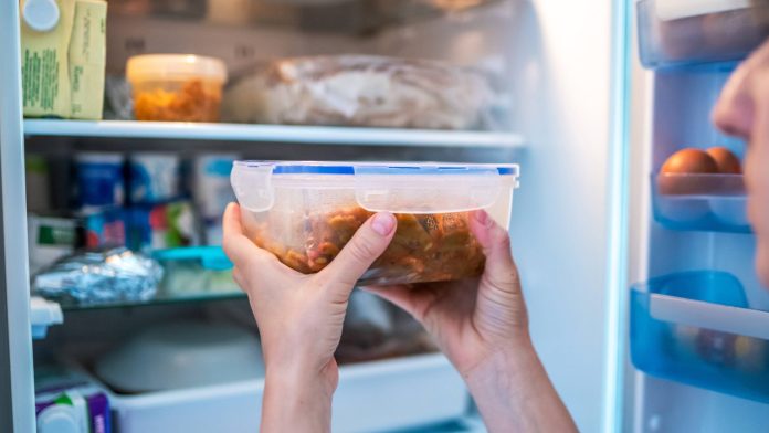 Cuando las sobras de las fiestas se alargan, restablezca sus hábitos alimenticios para el nuevo año