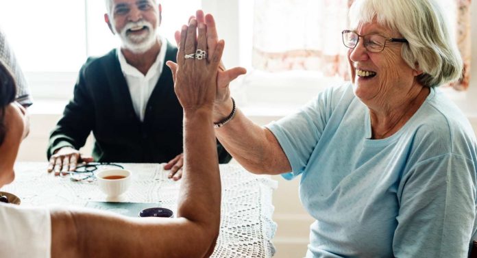 Estudio revela impacto positivo de Centros Diurnos en la salud y autonomía de personas mayores