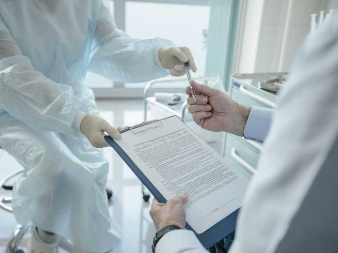 Médicos extranjeros superan a chilenos como grandes emisores de licencias médicas Médicos extranjeros superan a chilenos como grandes emisores de licencias médicas