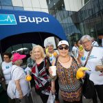Personas mayores promediaron más de 7 mil pasos diarios durante el ciclo 2025 del Programa Caminatas Bupa