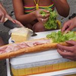 Expertos alertan sobre el alza de intoxicaciones alimentarias y cómo prevenirlas Altas temperaturas, traslados y cambios en los hábitos de consumo elevan el riesgo de intoxicaciones y gastroenteritis en verano. Expertos advierten sobre la manipulación segura de alimentos y el uso responsable de medicamentos para no terminar en urgencias durante las vacaciones.