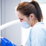 Chilena trabaja como dentista en Barcelona gracias a doble titulación