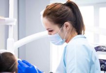 Chilena trabaja como dentista en Barcelona gracias a doble titulación