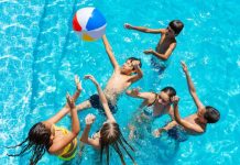 Estos son los errores que favorecen problemas auditivos en verano