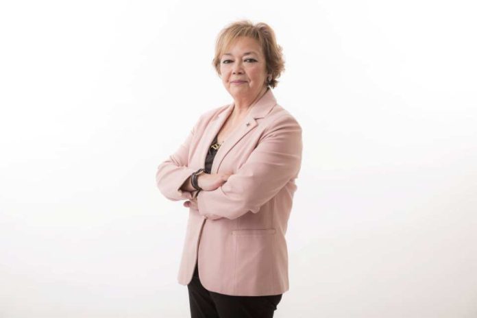 ¿Qué le hace el cloro de la piscina a tu cabello?