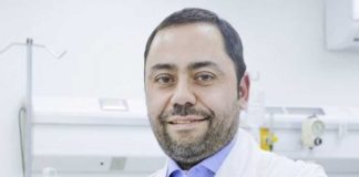 Frutillas con chocolate Fernando Torres Moscoso, Director de Escuela Química y Farmacia U. Andrés Bello UNAB