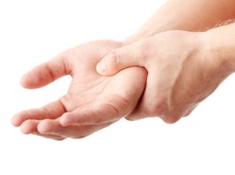 Enfermedad de Raynaud: el trastorno que se intensifica con el frío y que provoca el cambio de coloración de los dedos Enfermedad de Raynaud: el trastorno que se intensifica con el frío y que provoca el cambio de coloración de los dedos