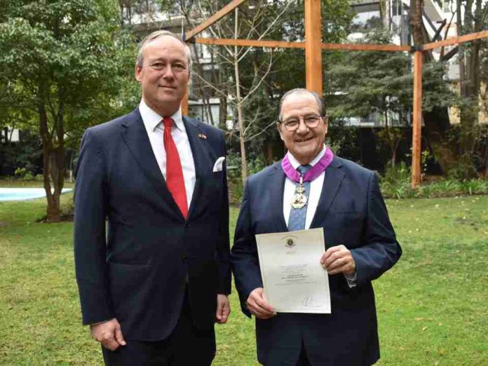 Bélgica condecoró al Dr. Jorge Rojas por su aporte a la cooperación internacional en salud Bélgica condecoró al Dr. Jorge Rojas por su aporte a la cooperación internacional en salud
