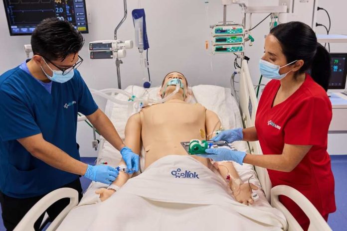 De la “práctica con pacientes”a a la simulación clínica avanzada_ la urgencia de un cambio cultural en la formación médica para la seguridad del paciente De la “práctica con pacientes”a a la simulación clínica avanzada_ la urgencia de un cambio cultural en la formación médica para la seguridad del paciente